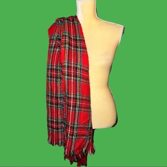 Old Navy red plaid oversized warm scarf/wrap!! Nwot - Picture 4 of 7